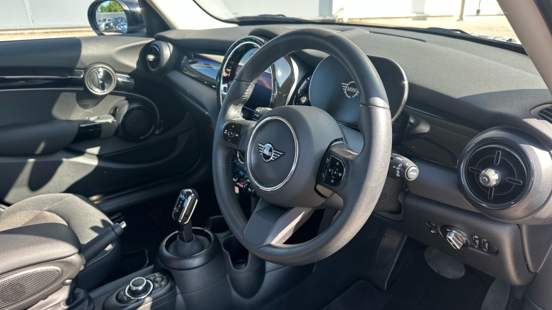 MINI Hatchback 1.5 Cooper Classic Premium 5dr Auto Petrol Hatchback